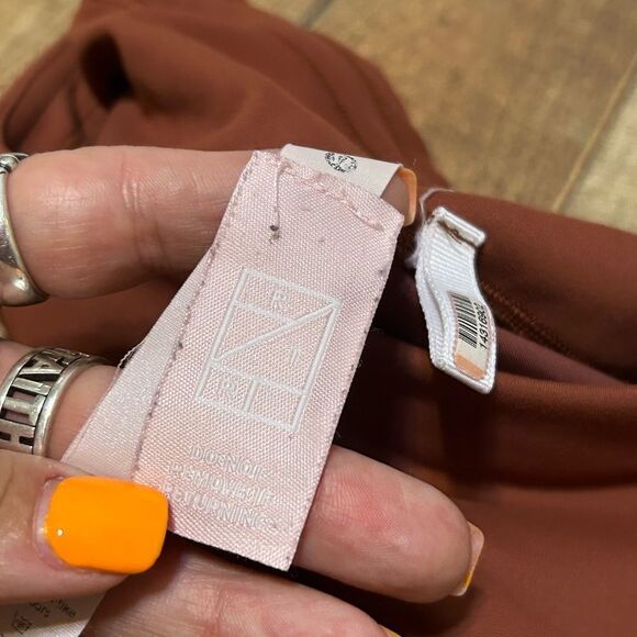 LULULEMON Everlux and Mesh High Rise Crop 23” - Picture 15 of 15